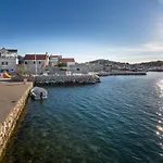 Leni House Holiday home