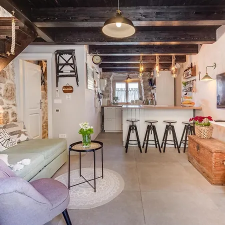 Semesterbostad Luxury Leni *