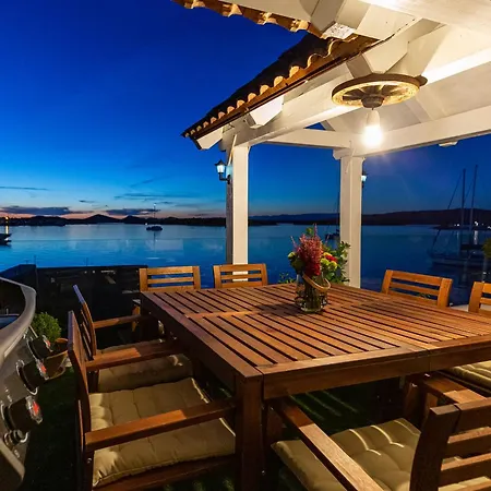 Luxury Leni Holiday home *