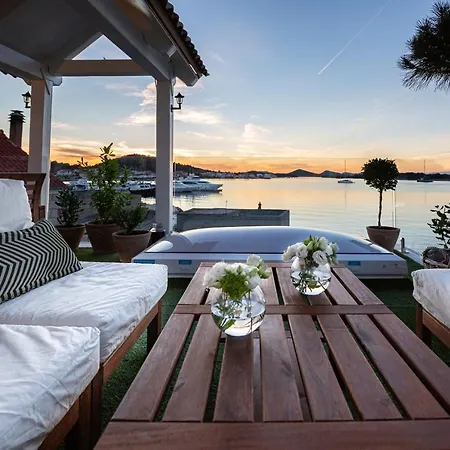 Luxury Leni Holiday home *